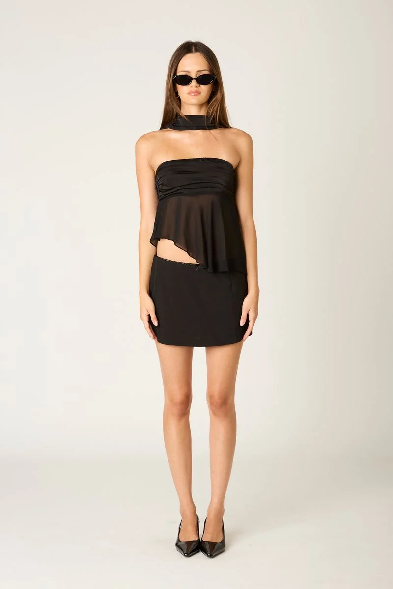 Asymmetrical Strapless Top - guttulla