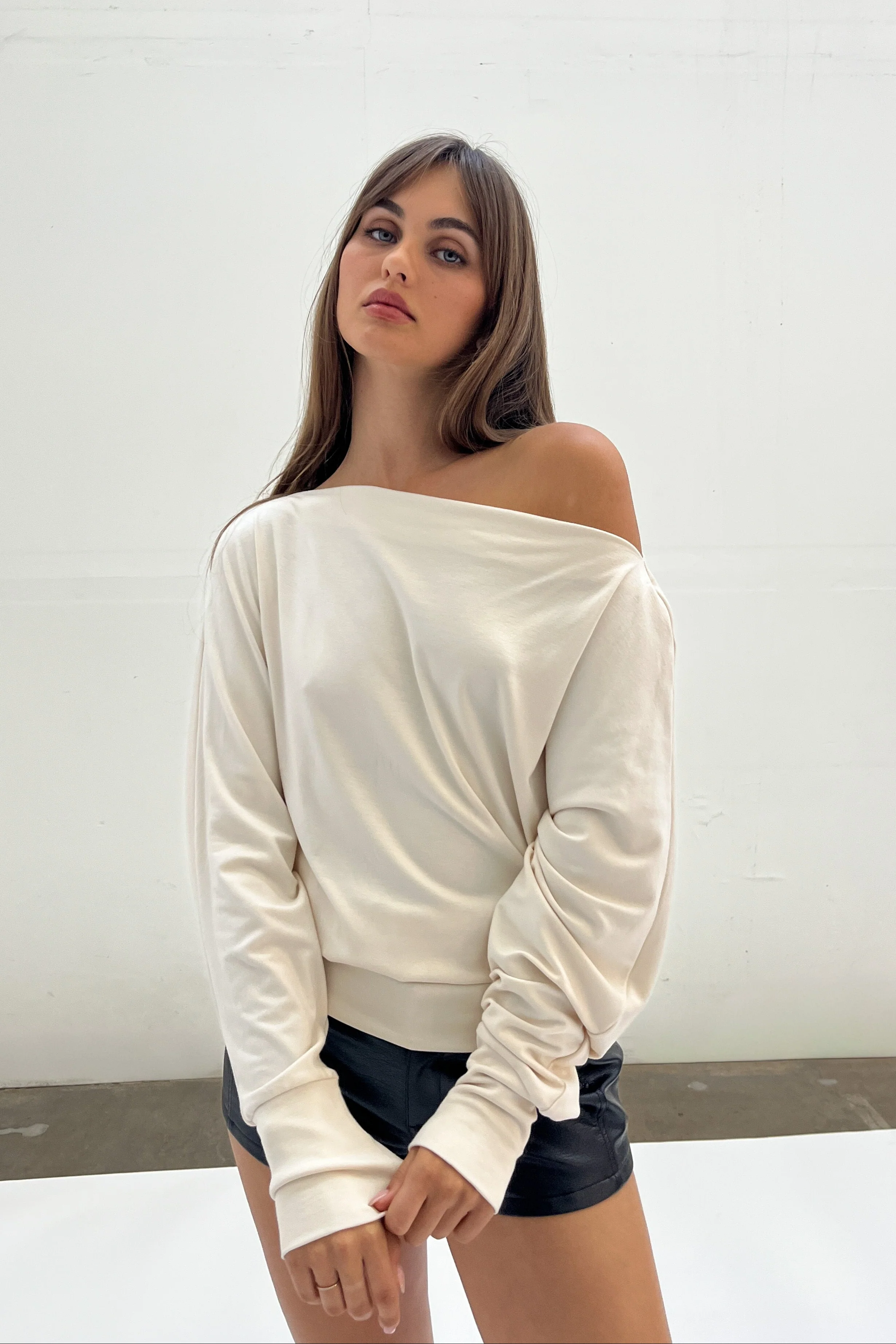 Off-Shoulder Jersey Top - guttulla