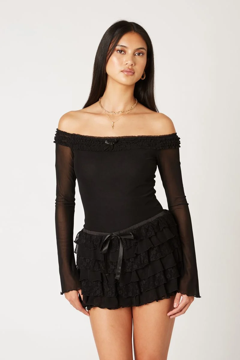 Off-The-Shoulder Ruffle Mesh Top - guttulla