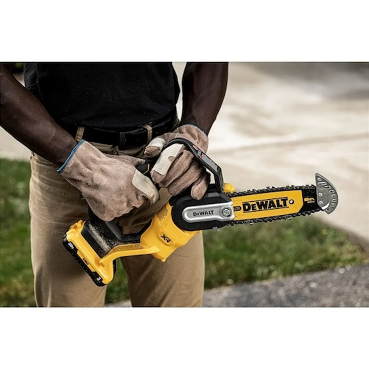 DeWalt 20V MAX 8 in Brushless Cordless Pruning Chainsaw (Tool Only)