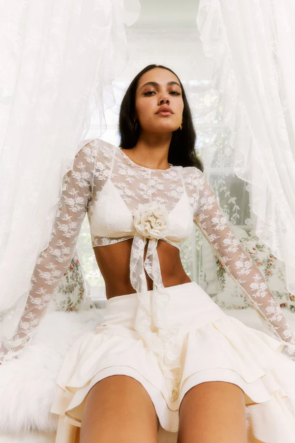 Rosette Lace Crop Top - guttulla