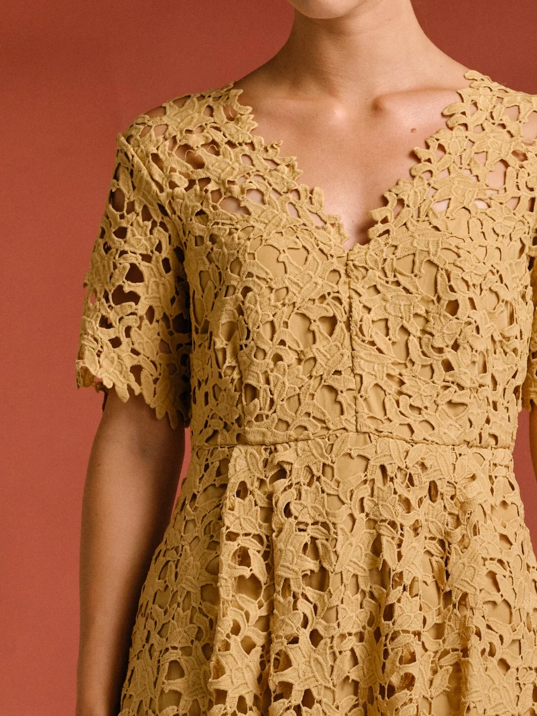 All Over Lace Short Sleeves Midi Dress - vipsense