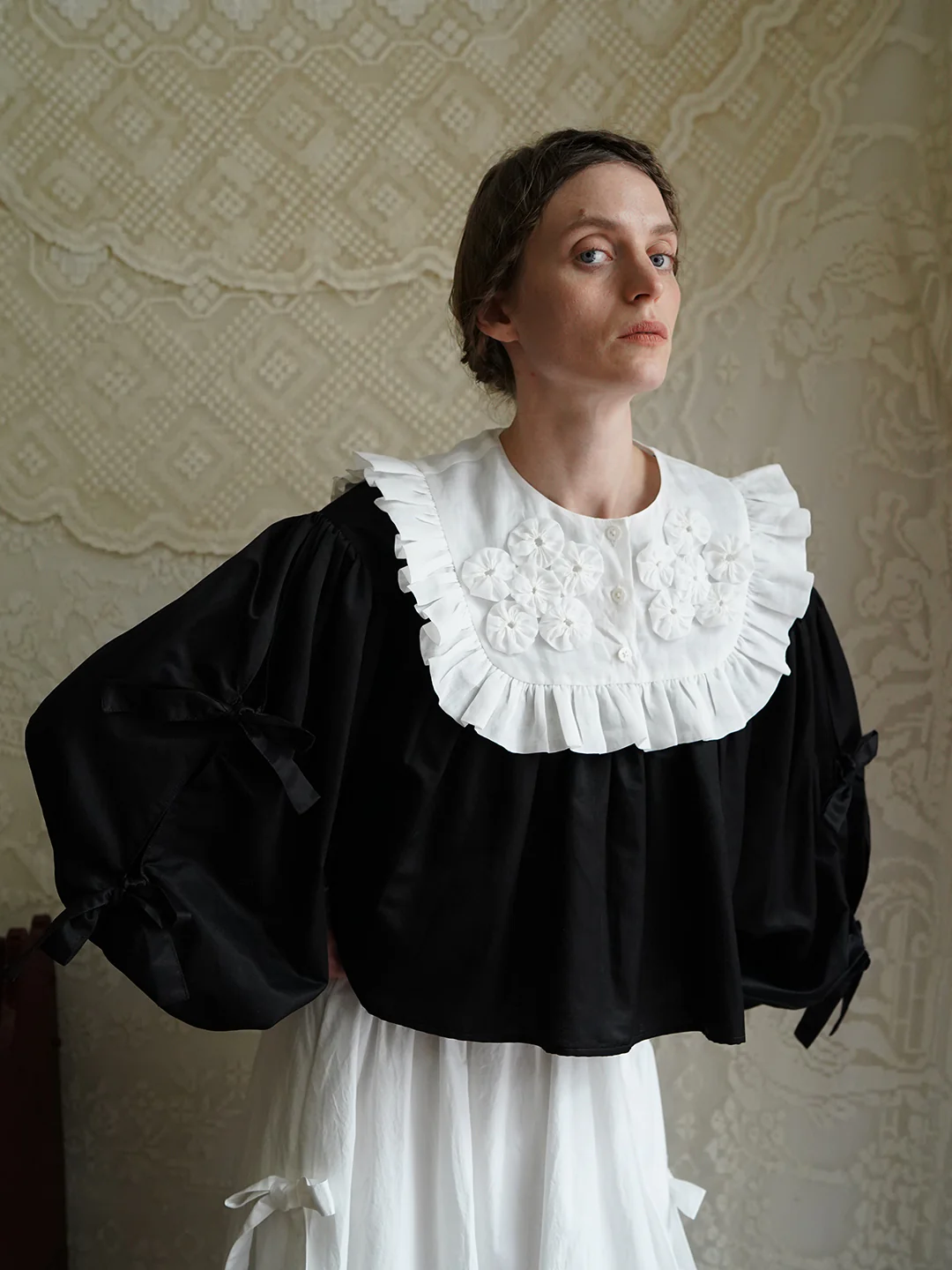 Unlogical Poem Handmade Yoyo Flower White/Black Falsecollar