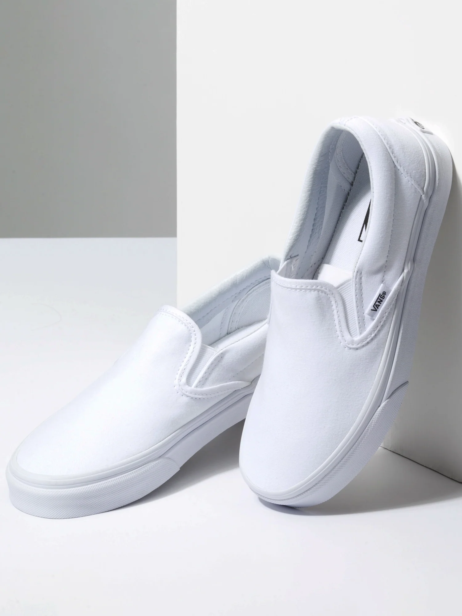 NMMENS VANS CLASSIC SLIP-ON TRUE WHITE CANVAS SHOES