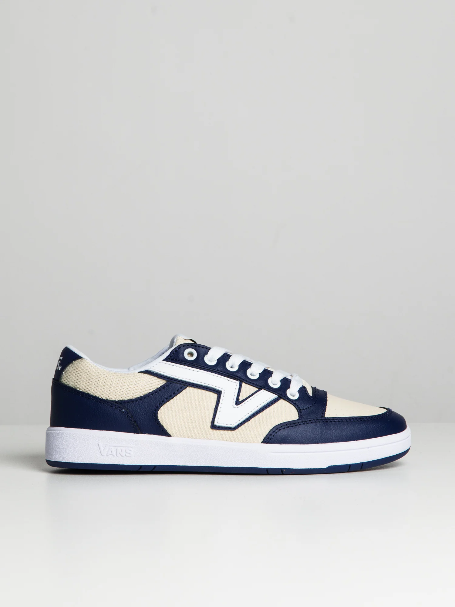 NMMENS VANS LOWLAND CC