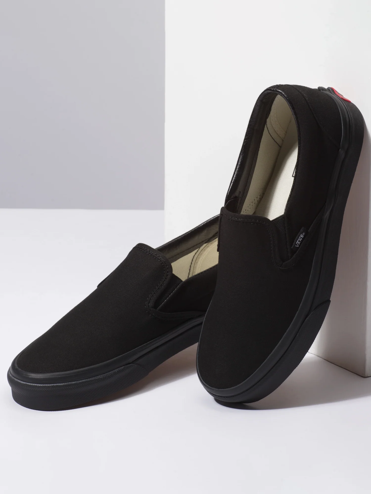 NMWOMENS VANS CLASSIC SLIP-ON CANVAS SHOES