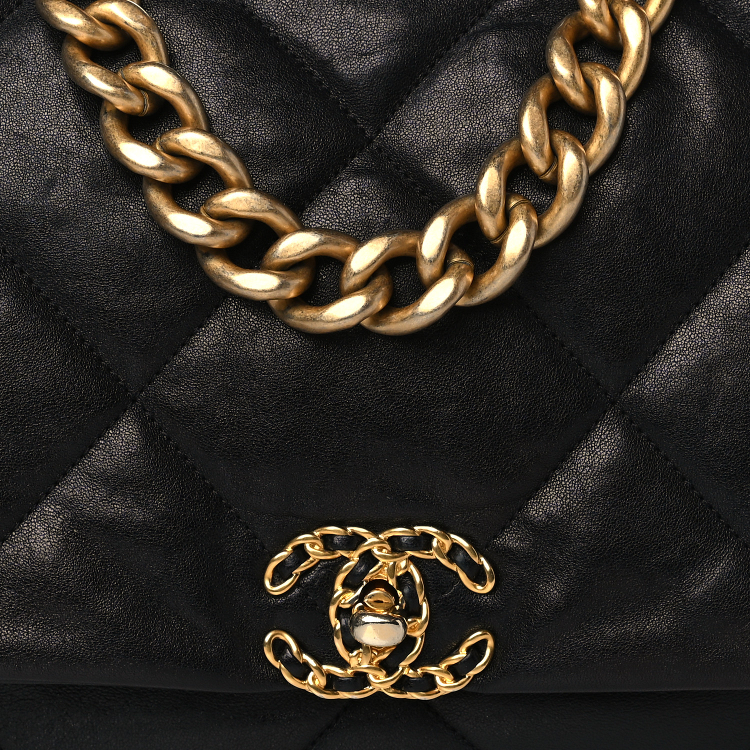 NMLambskin Quilted Maxi Chanel 19 Flap Black