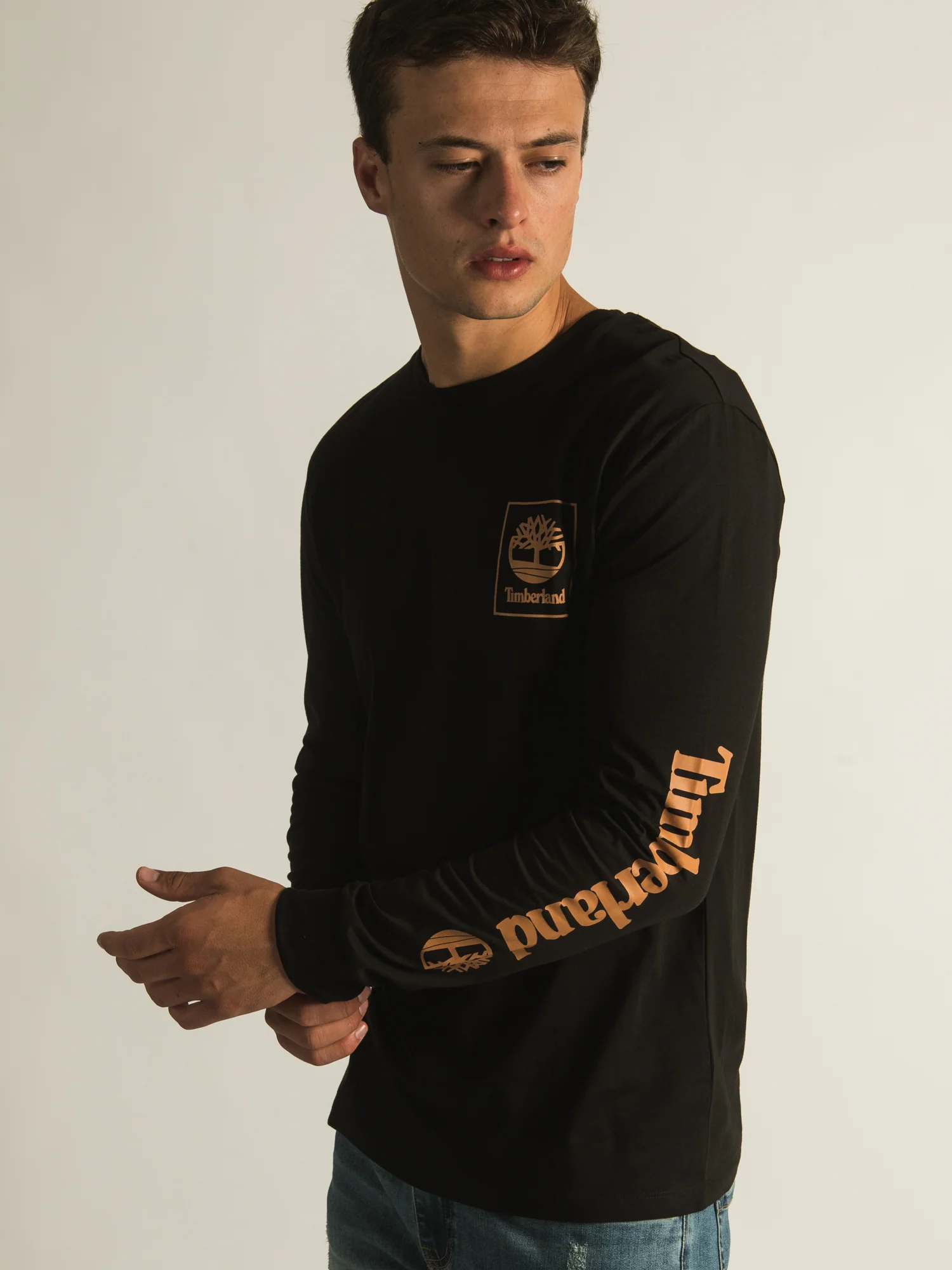 NMTIMBERLAND CHEST STACK LONG SLEEVE LOGO TEE