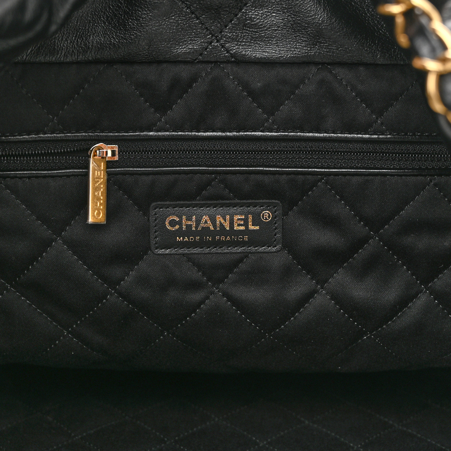 NMShiny Calfskin Quilted Small Chanel 22 Black