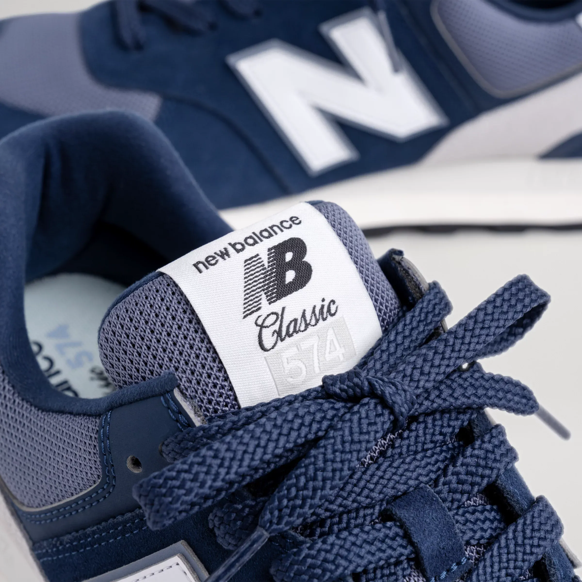 NM574 - Navy with White