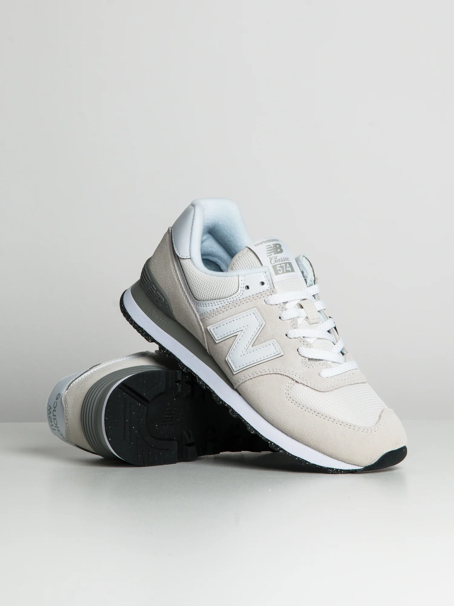 NMMENS NEW BALANCE THE 574 SNEAKER